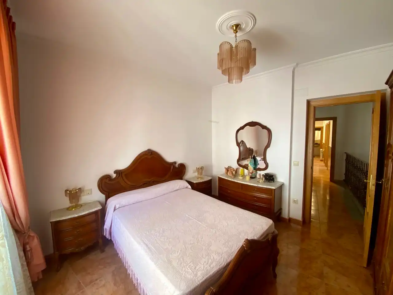 Dormitori de Casa adosada en venda en Calzada de Calatrava amb Aire condicionat, Terrassa i Moblat