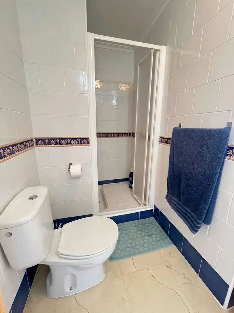 Badezimmer von Wohnungen zum Verkauf in Orihuela mit Klimaanlage, Terrasse und Schwimmbad