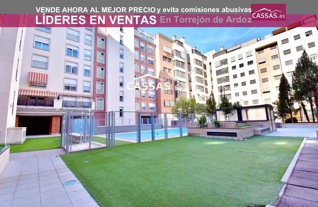 Bajo con piscina en venta en Calle del rio tajuña