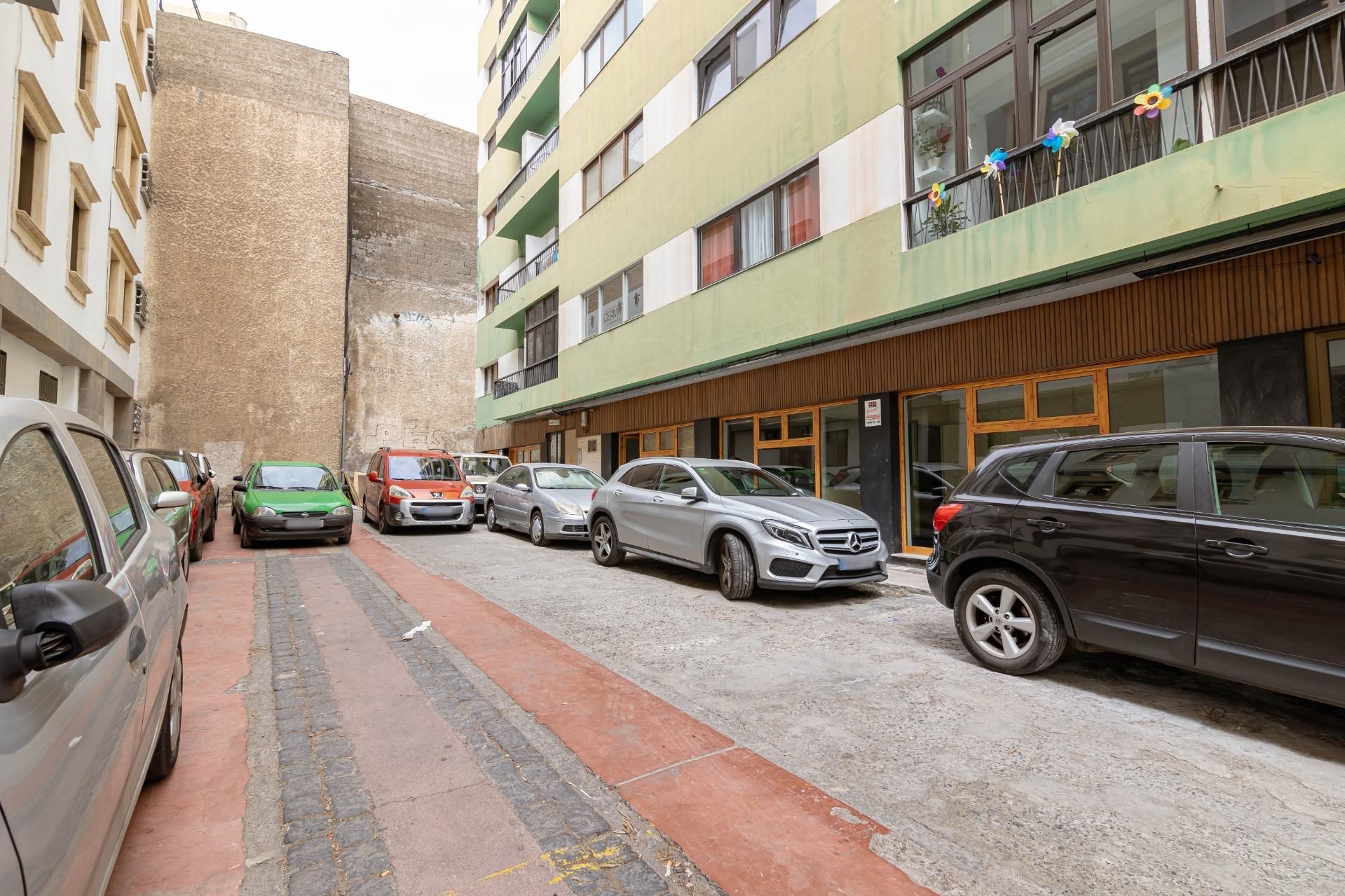 Aparcament de Local en venda en Las Palmas de Gran Canaria amb Aire condicionat i Moblat