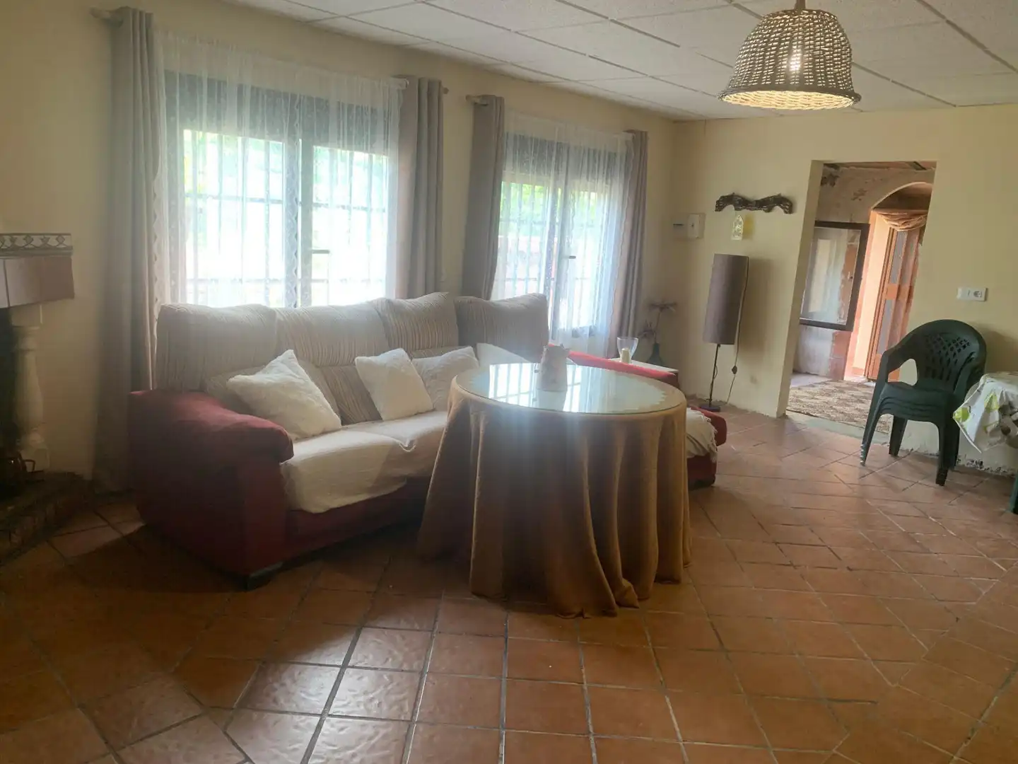 Sala de estar de Finca rústica en venta en Casas del Castañar con Calefacción y Terraza