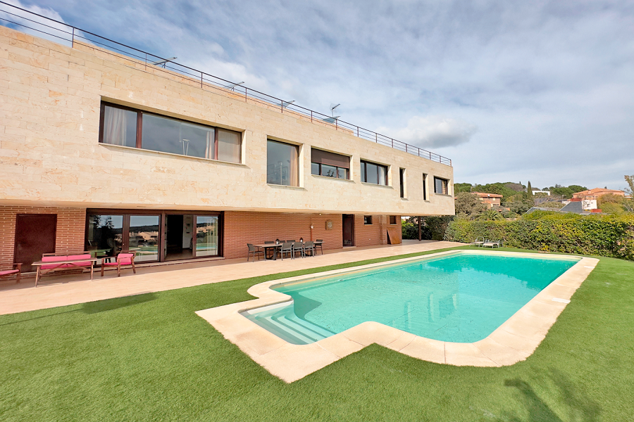 Swimming pool of House or chalet for sale in Torrelodones  with Heating, Private garden and Parquet flooring