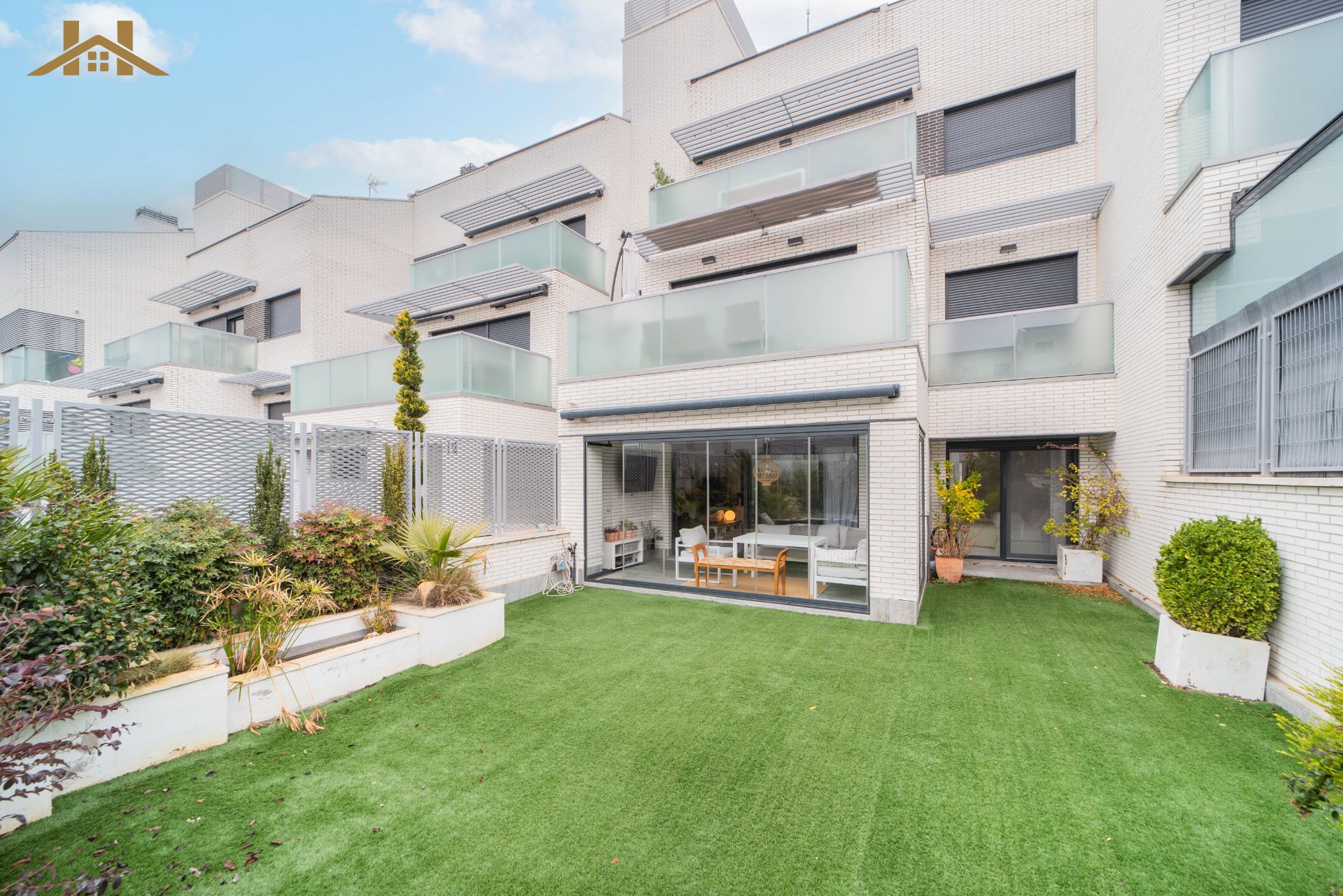 Vista exterior de Piso en venta en Boadilla del Monte con Aire acondicionado, Jardín privado y Terraza