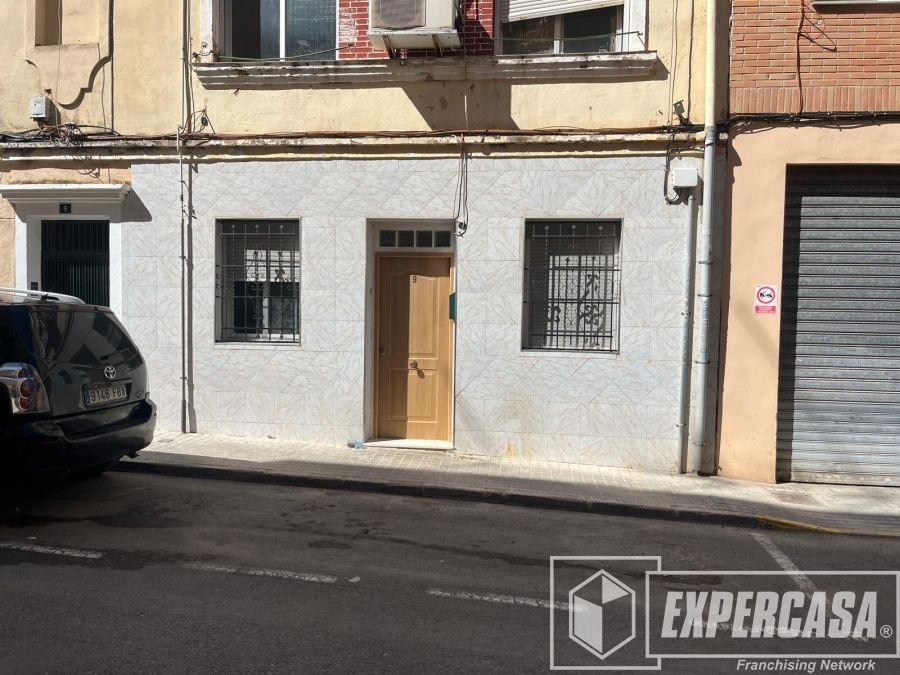 Vista exterior de Casa o xalet en venda en Torrent amb Aire condicionat i Terrassa