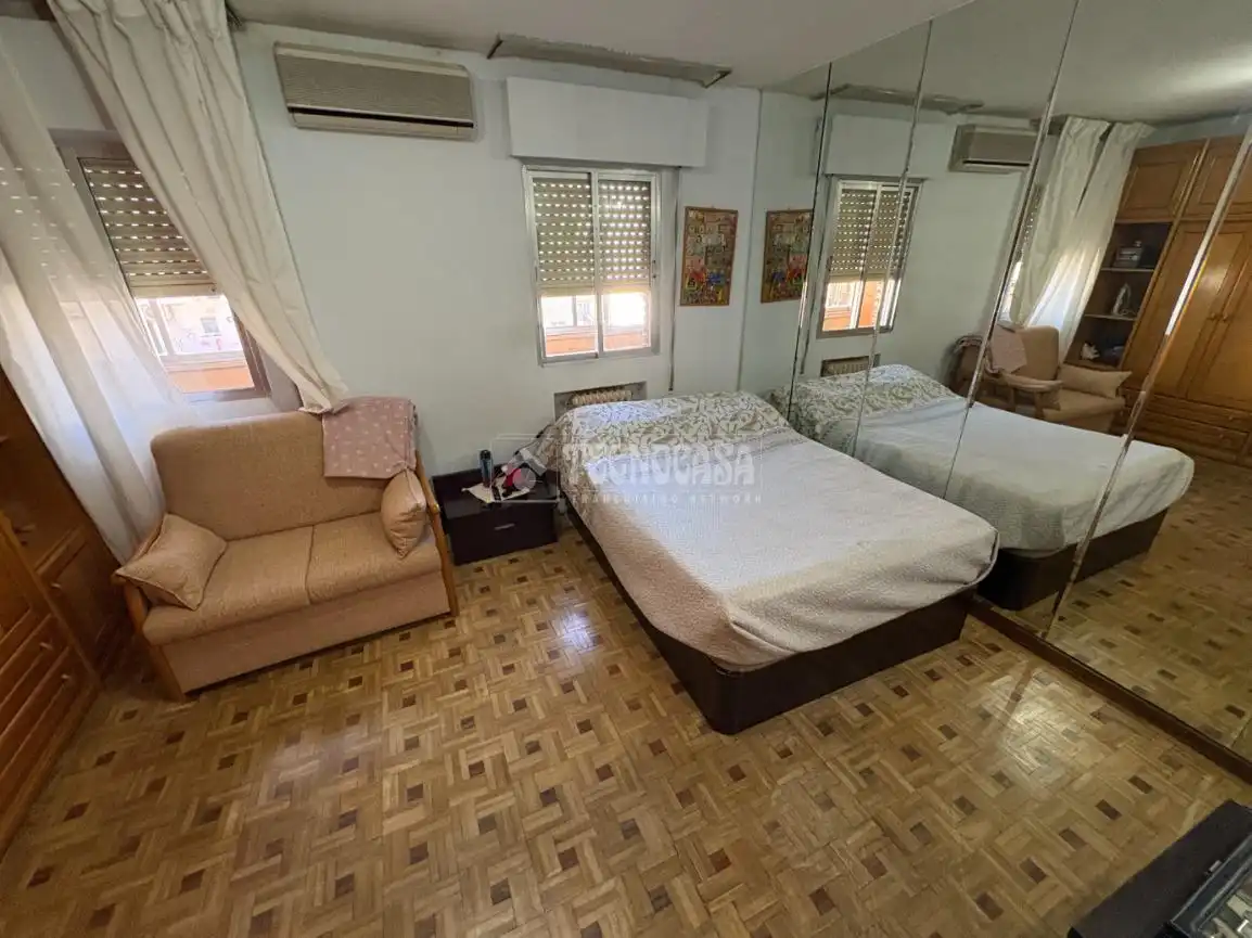 Bedroom of Flat for sale in Madrid  with Air Conditioner
