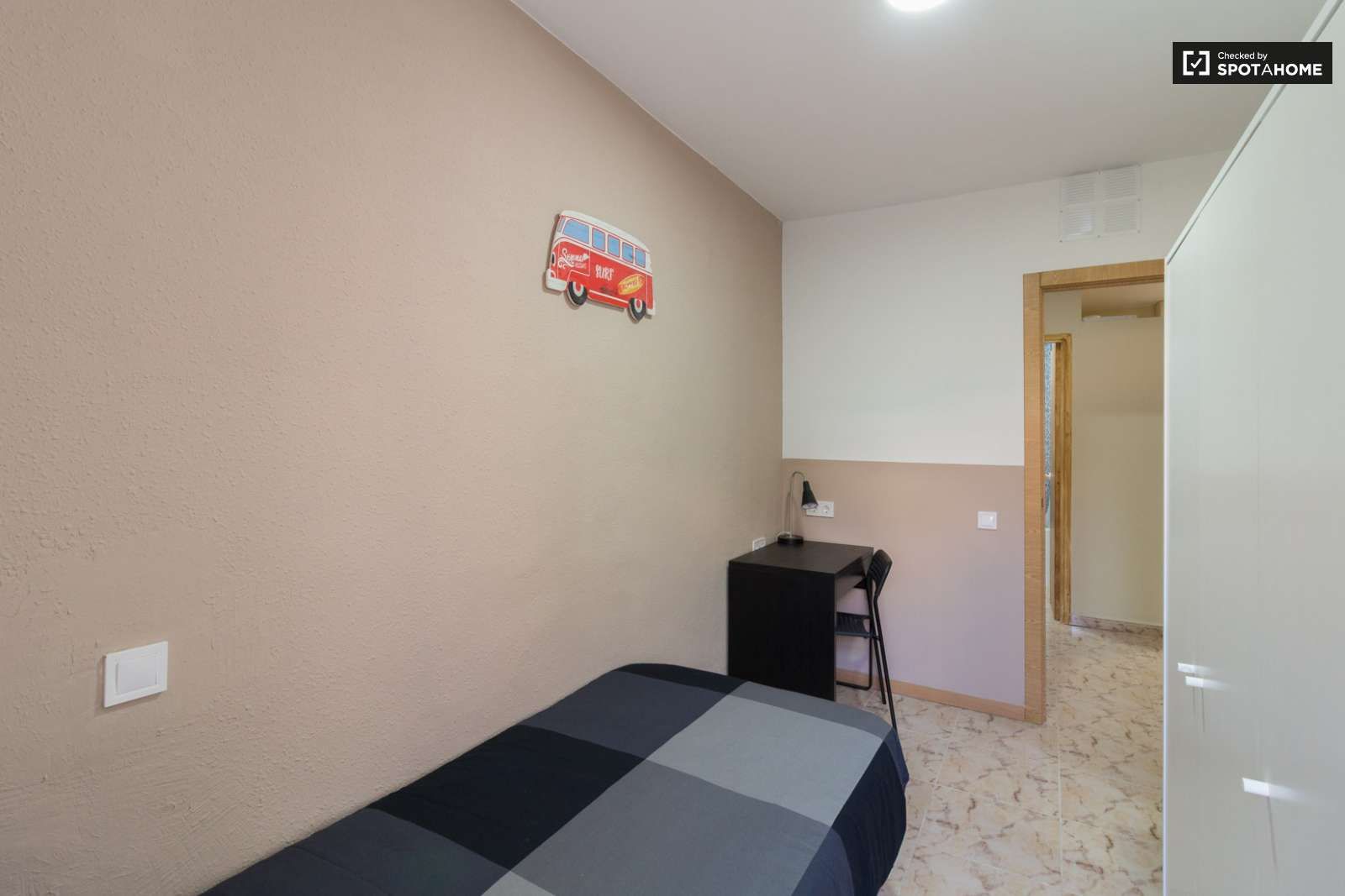 Flat to share in El Camp de l'Arpa del Clot