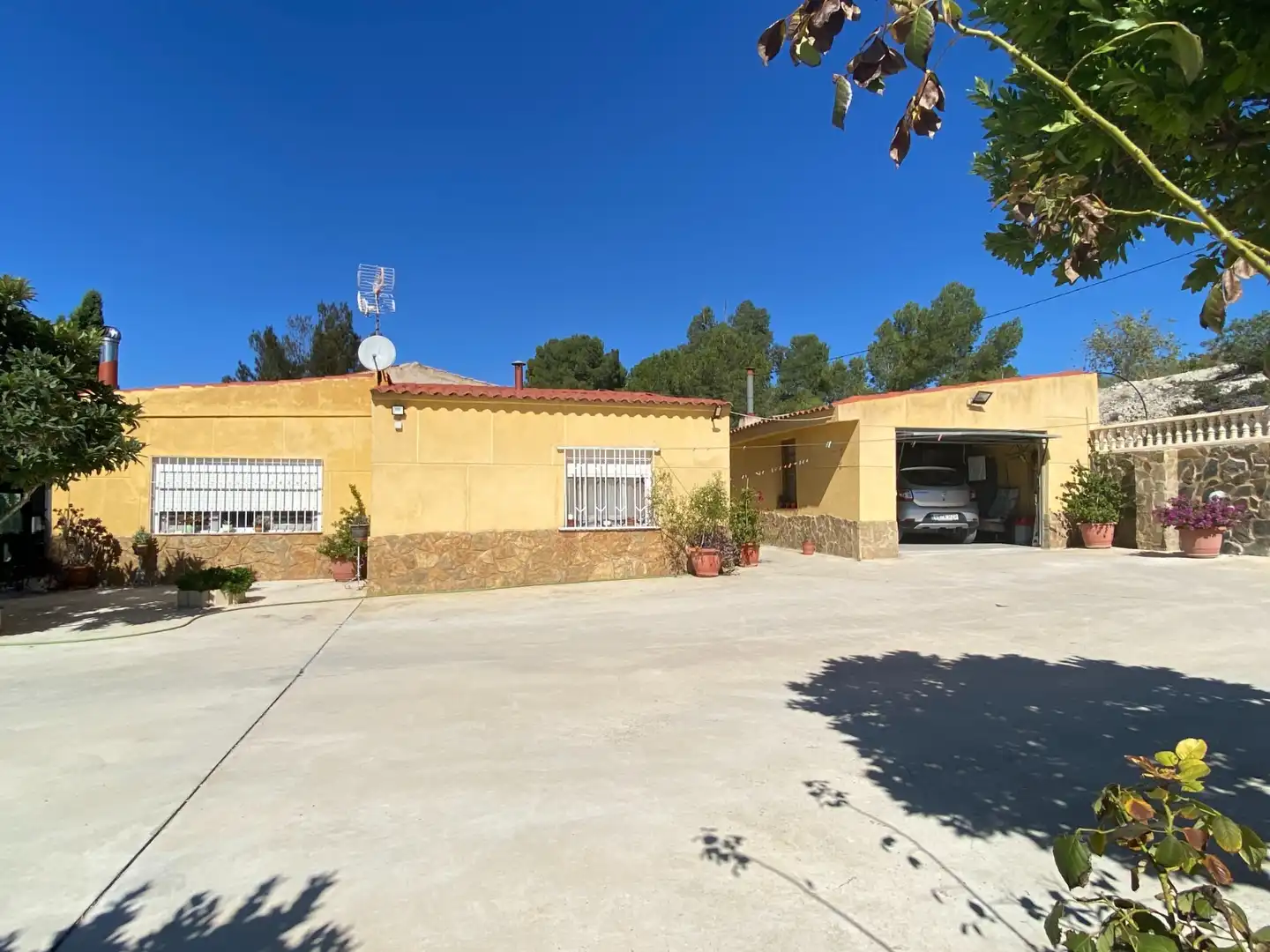 Country house with pool for sale in Sax
