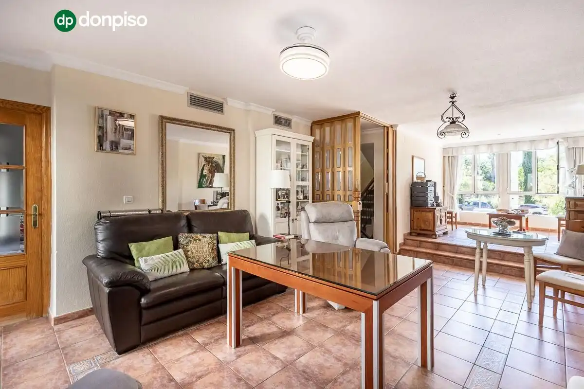 Sala de estar de Casa adosada en venta en Genil