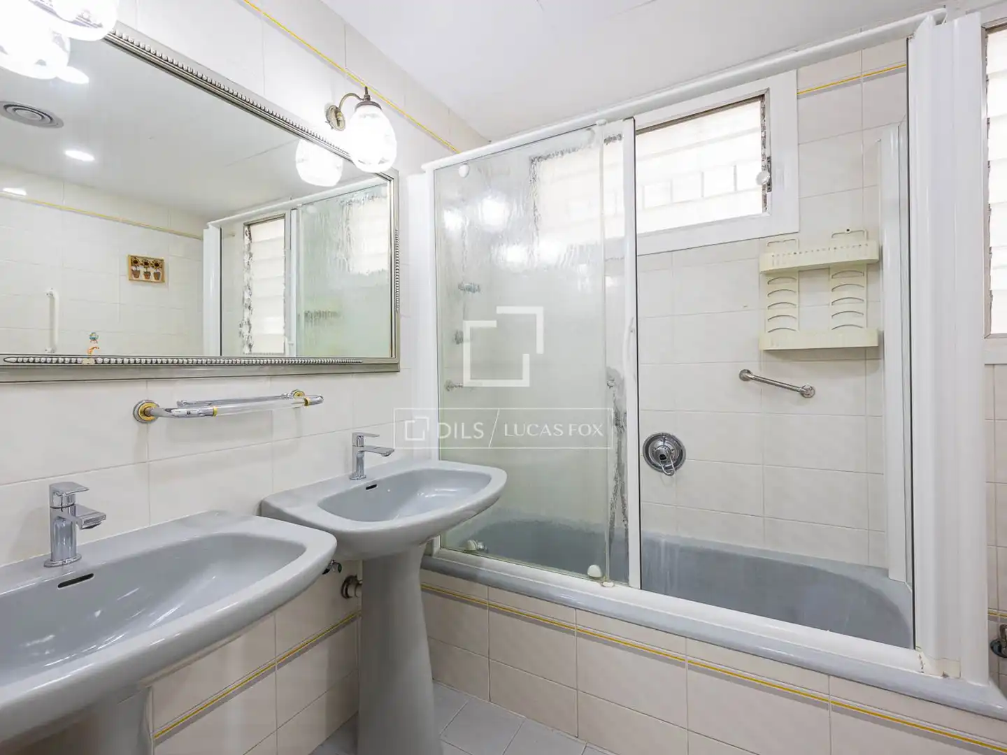 Bathroom of Flat for rent in Barcelona  with Air Conditioner, Heating and Furnished