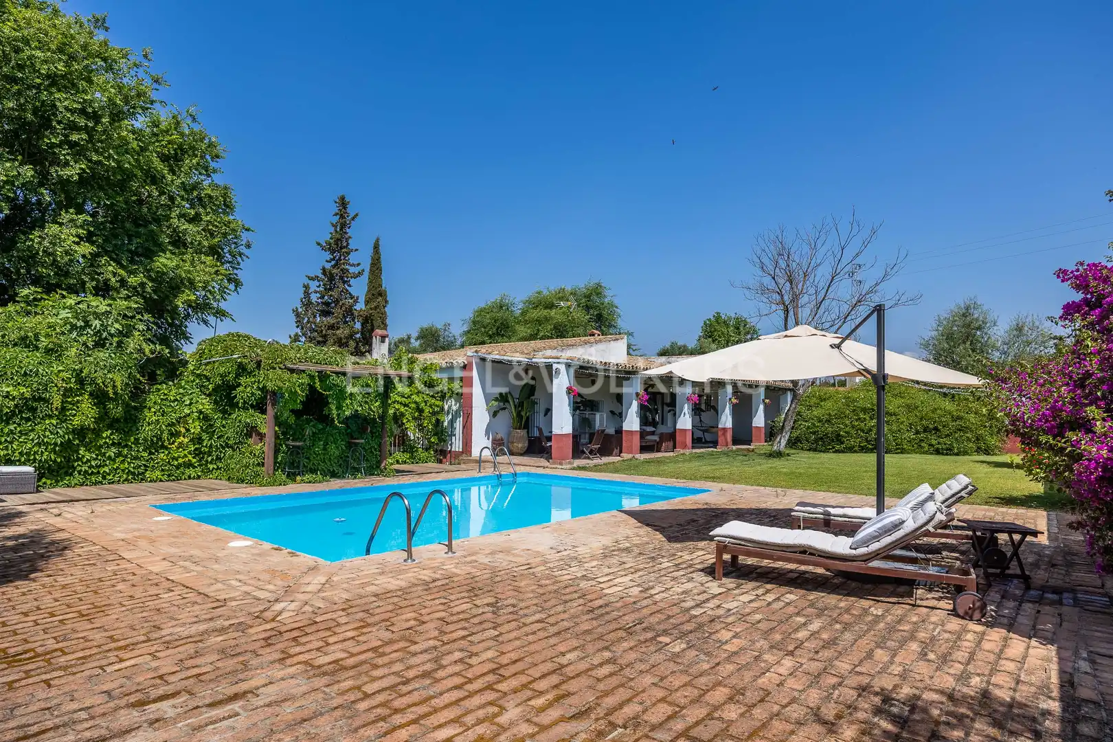 Jardín de Finca rústica en venta en Alcalá del Río con Aire acondicionado, Calefacción y Jardín privado