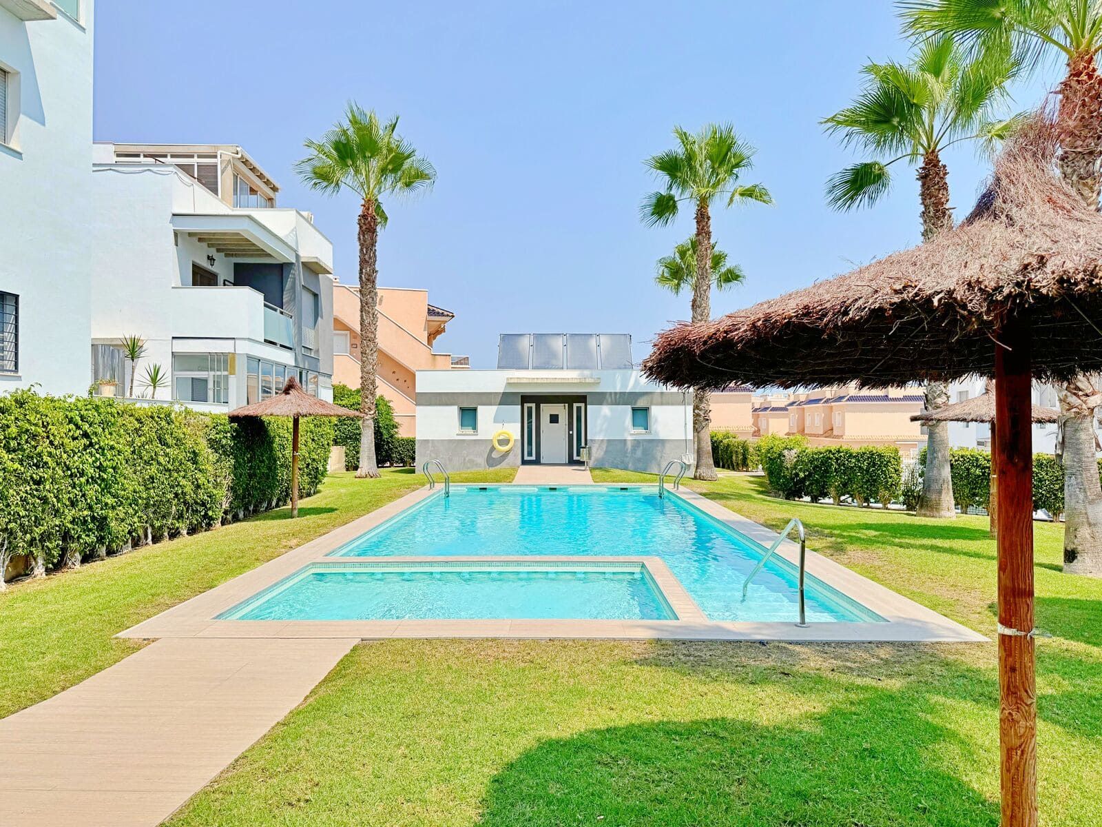 Swimming pool of Flat for sale in Torrevieja  with Air Conditioner, Heating and Terrace