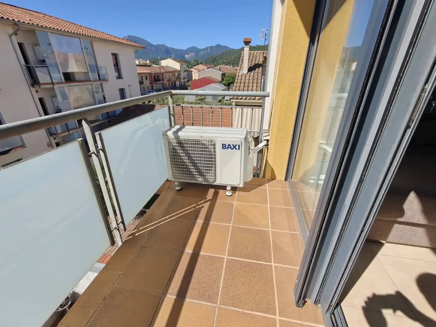 Piso con terraza en venta en Olot, imagen 3