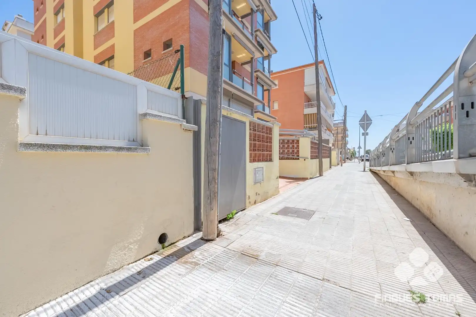 Außenansicht von Wohnung zum Verkauf in Calafell mit Klimaanlage und Balkon