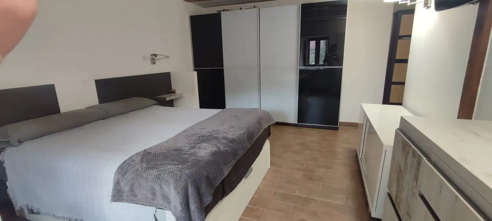 Habitación de Casa adosada en venta en Castro-Urdiales con Calefacción, Terraza y Trastero