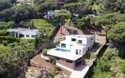 Vista exterior de Casa o xalet en venda en Cabrils amb Calefacció, Jardí privat i Terrassa