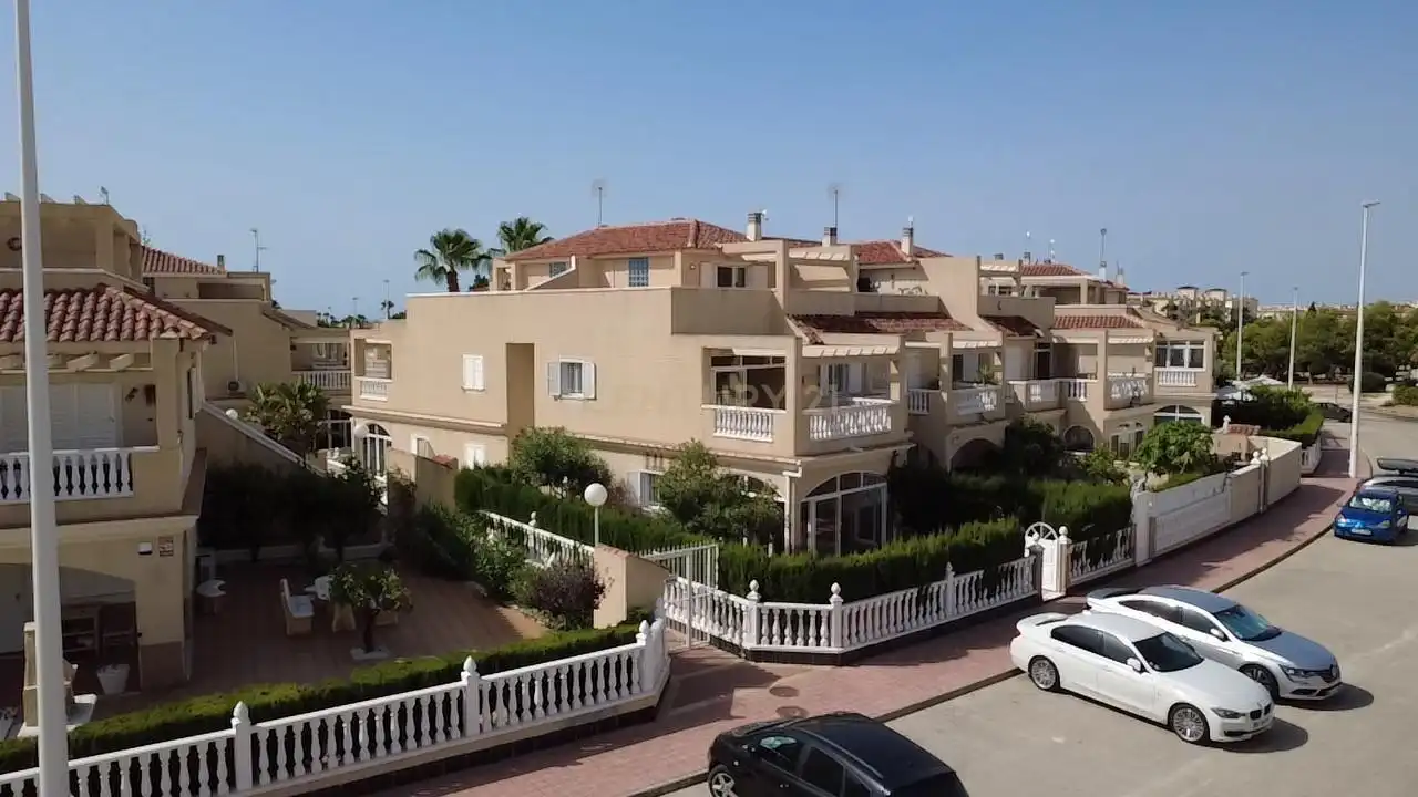 Vista exterior de Casa adosada en venta en Orihuela con Aire acondicionado, Jardín privado y Trastero