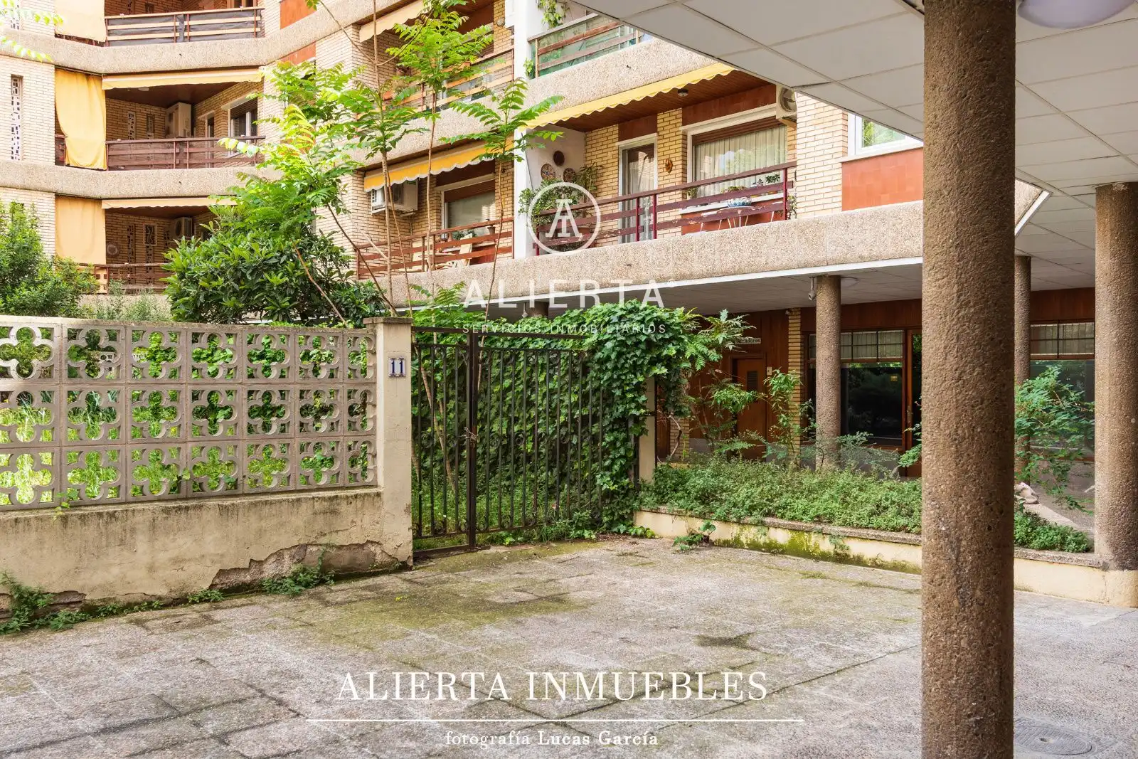 Vista exterior de Casa o chalet en venta en Zaragoza con Calefacción y Terraza