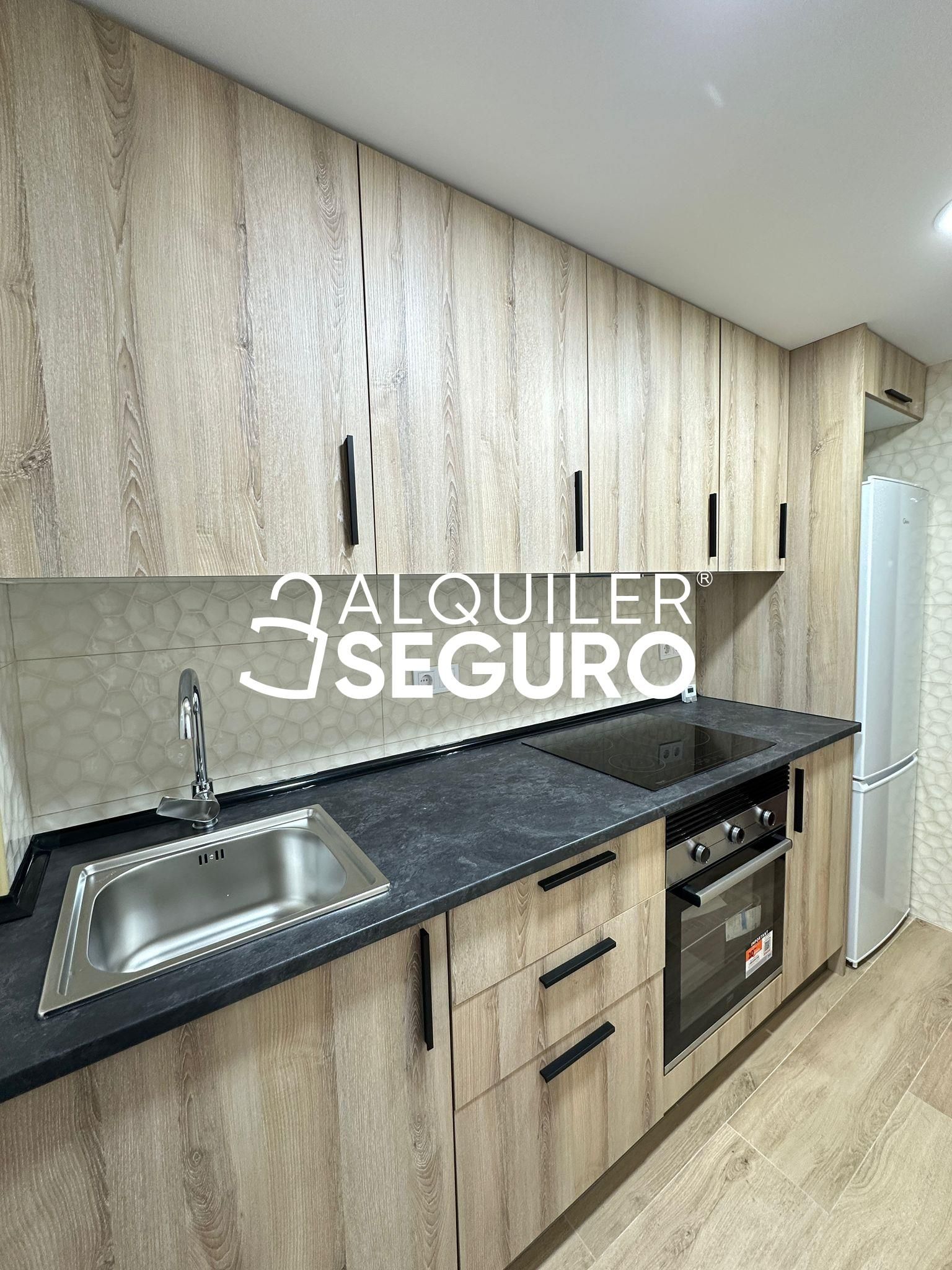 Cocina de Piso de alquiler en  Madrid Capital con Calefacción y Terraza