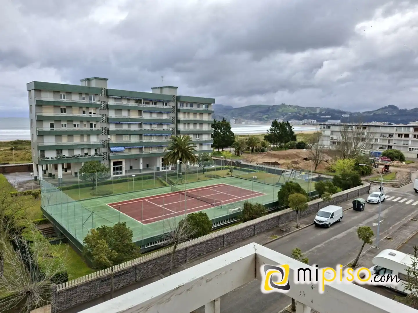 Aparcament de Pis de lloguer en Laredo amb Calefacció, Terrassa i Piscina