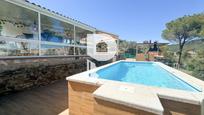 Vista exterior de Casa o xalet en venda en Sant Vicenç Dels Horts amb Aire condicionat, Jardí privat i Terrassa