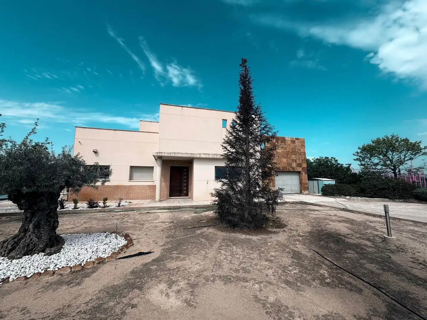 Vista exterior de Casa o xalet en venda en Almansa amb Calefacció, Jardí privat i Terrassa