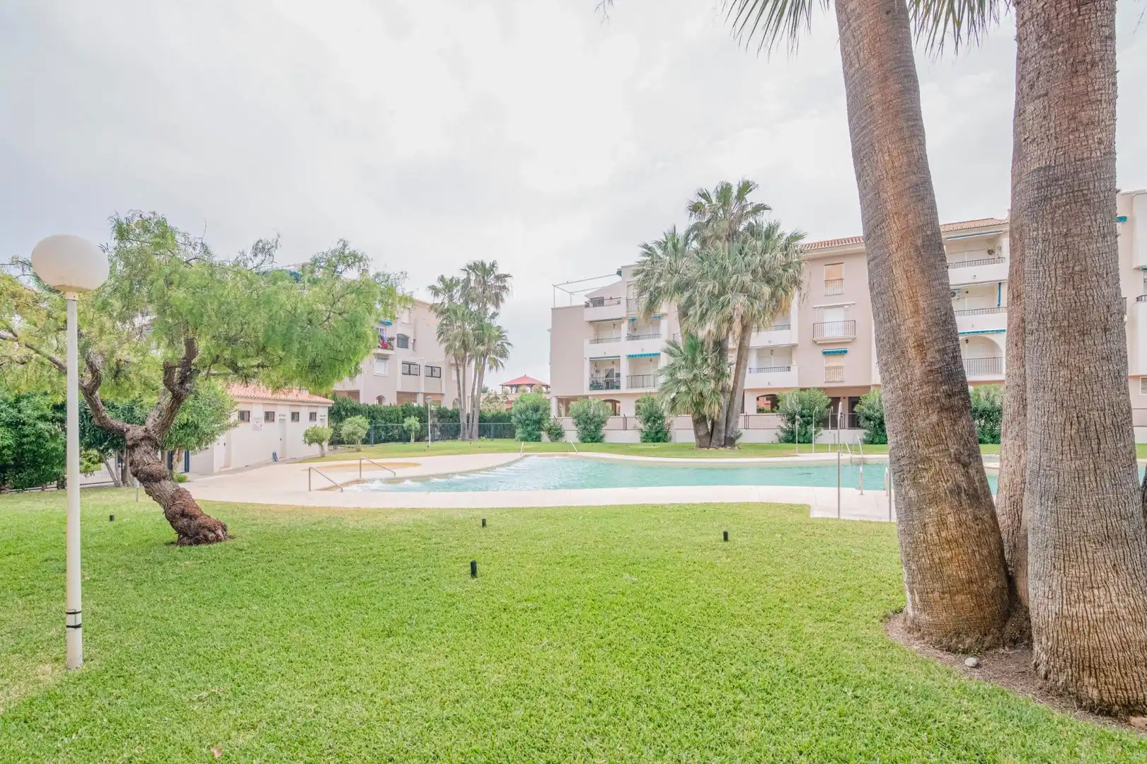 Piscina de Pis en venda en Salobreña amb Aire condicionat, Terrassa i Balcó