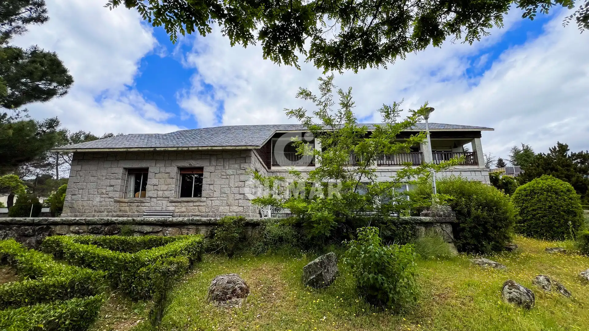 Vista exterior de Casa o xalet en venda en Guadarrama amb Calefacció, Jardí privat i Piscina