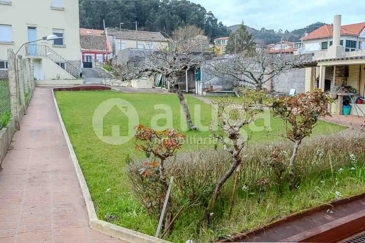 Jardí de Finca rústica en venda en Cangas  amb Calefacció, Jardí privat i Terrassa