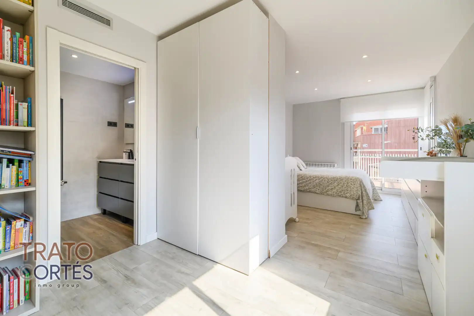 Flat with terrace for sale in Plaça Magdalena Trias, imagen 18