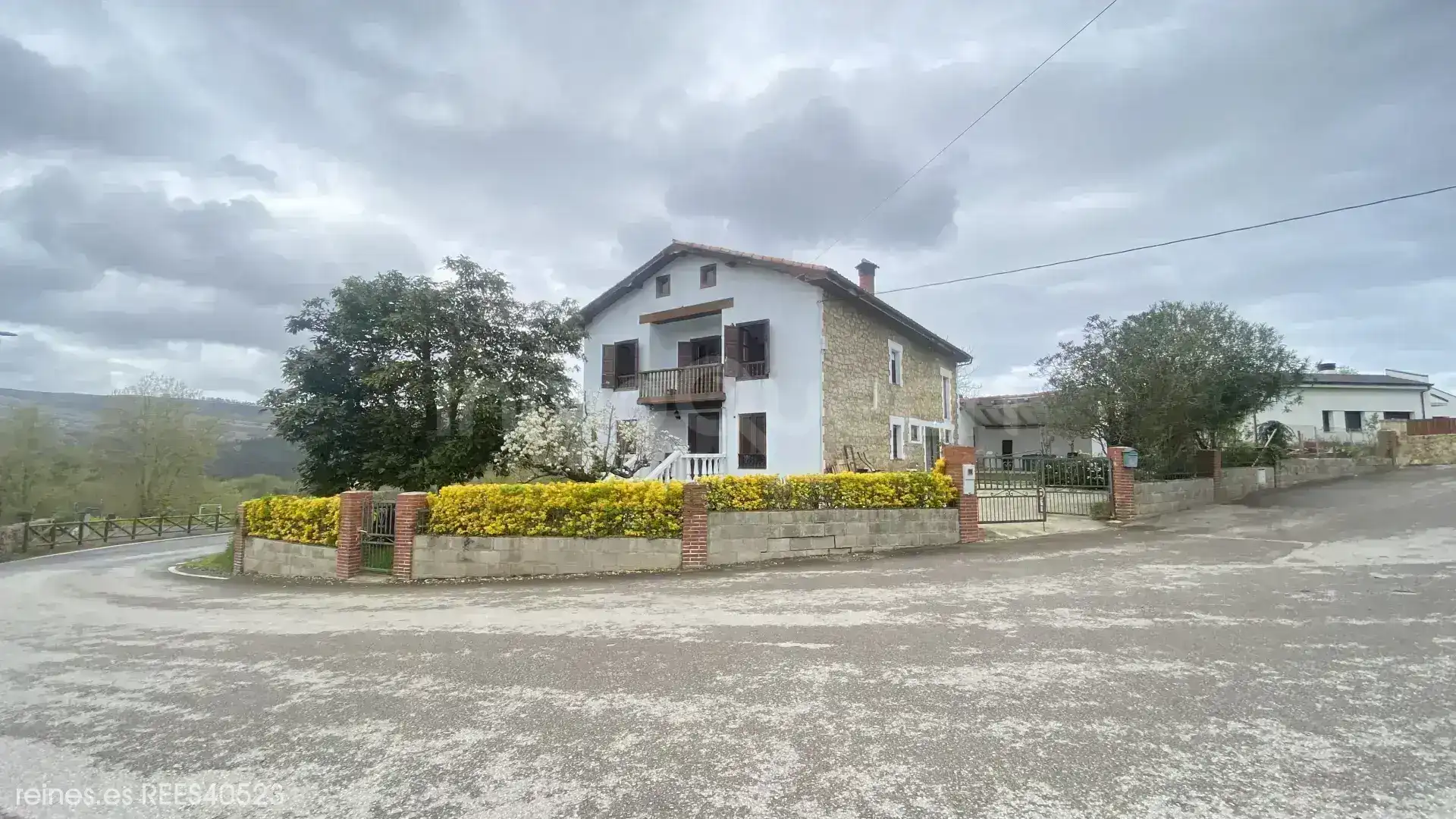 Vista exterior de Casa o chalet en venta en Alfoz de Lloredo con Calefacción, Jardín privado y Amueblado