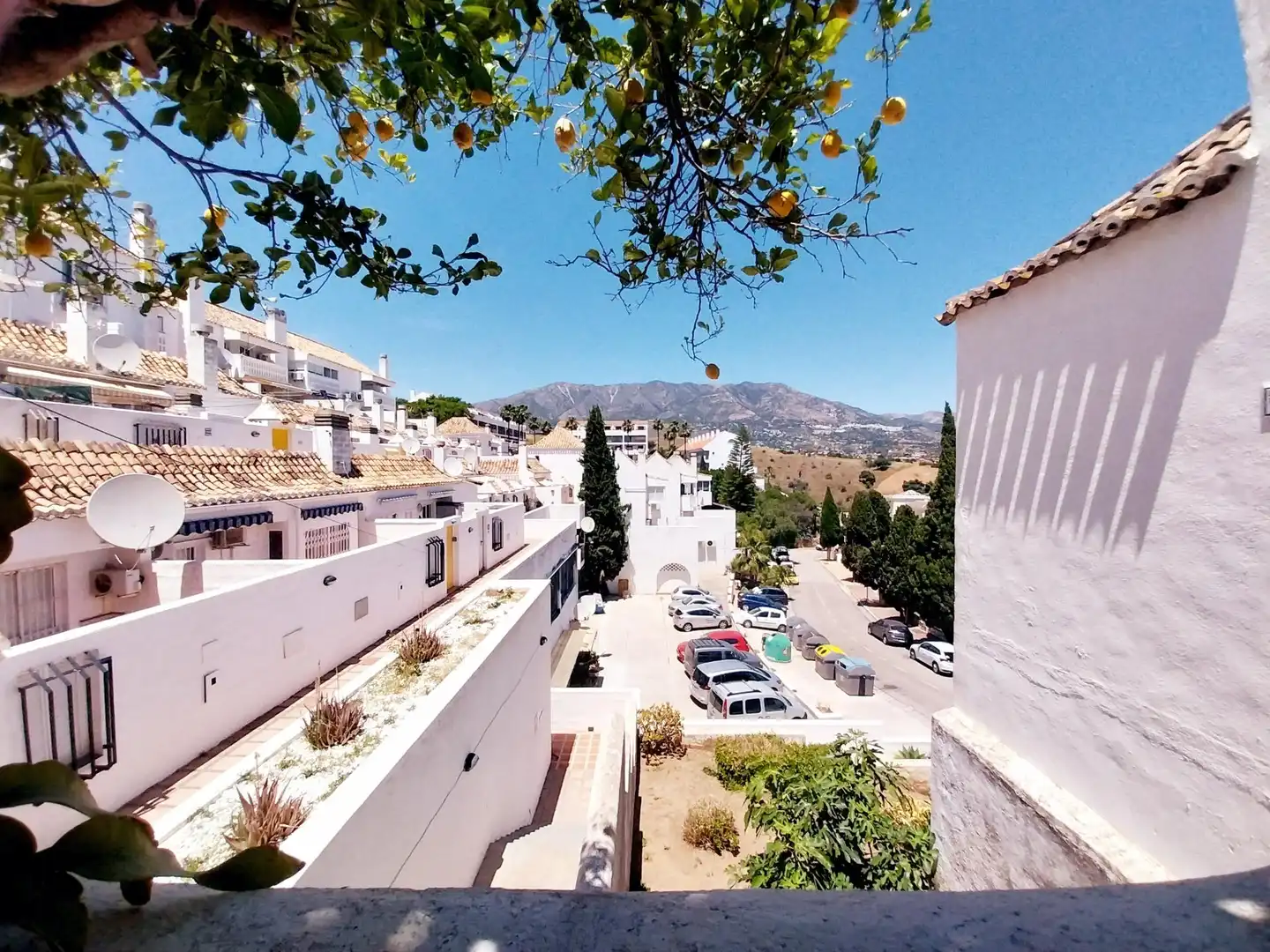 Außenansicht von Einfamilien-Reihenhaus zum Verkauf in Mijas mit Klimaanlage, Heizung und Terrasse