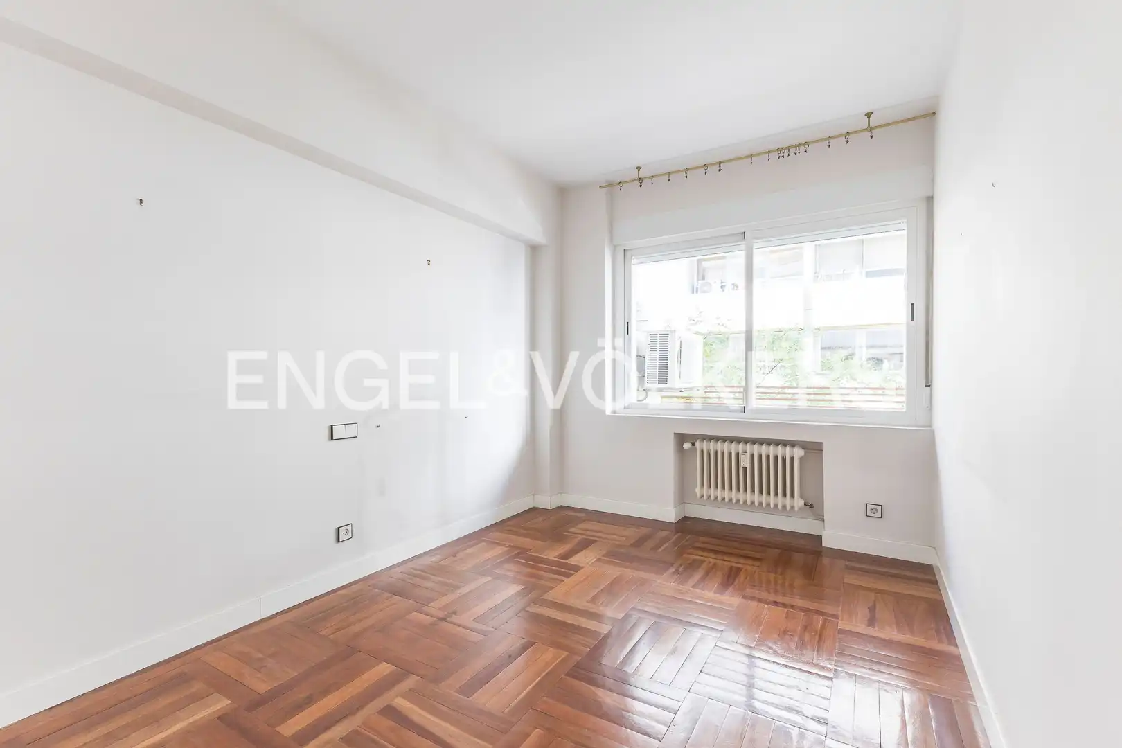 Bedroom of Flat for sale in Madrid  with Air Conditioner, Heating and Terrace