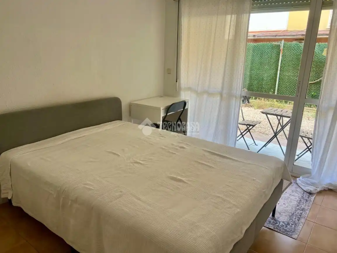 Dormitori de Casa adosada en venda en Alcalá de Henares amb Terrassa