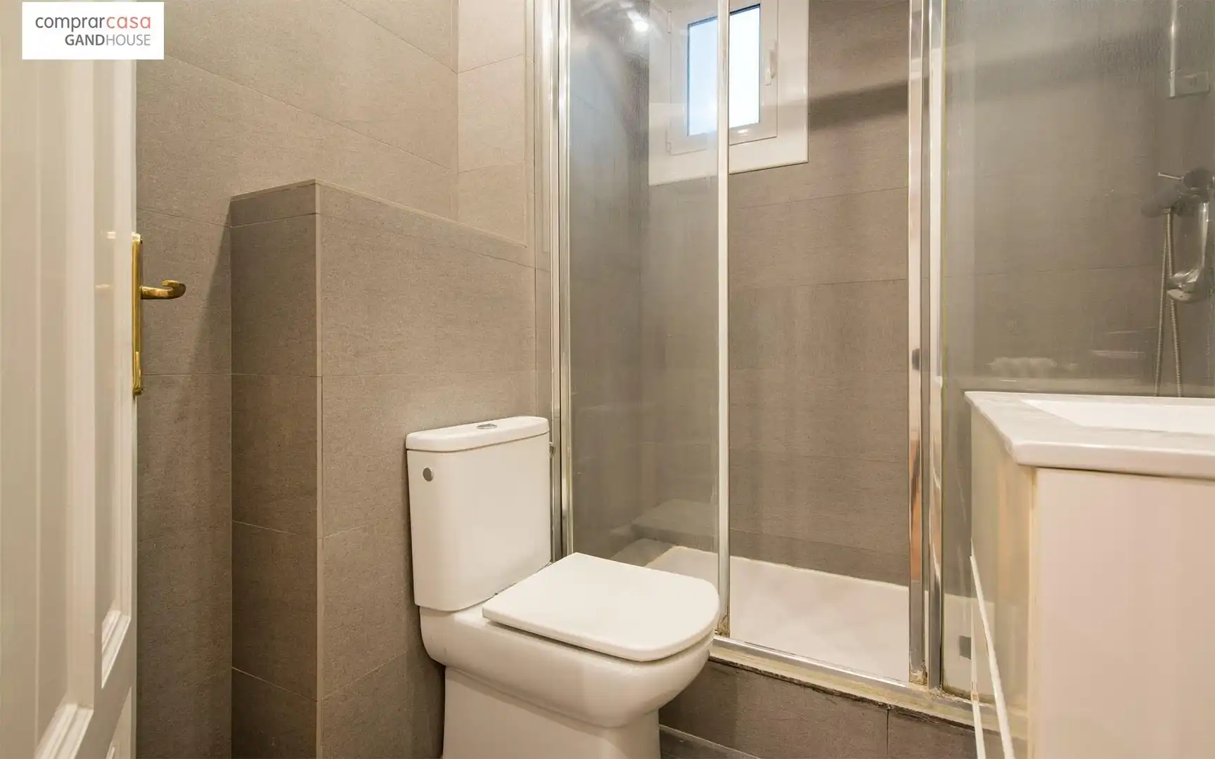 Baño de Piso en venta en Barcelona con Calefacción y Alarma