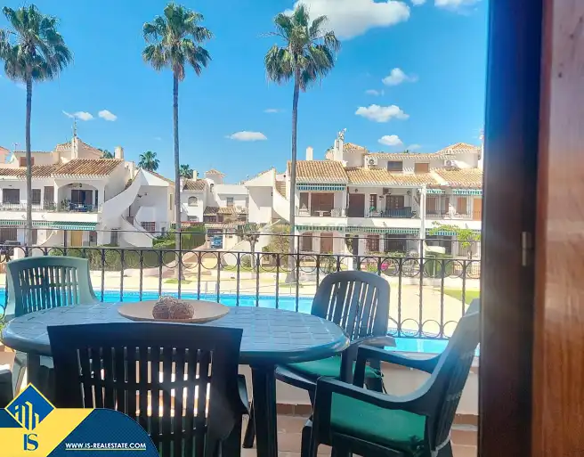 Vista exterior de Casa o xalet en venda en Pilar de la Horadada amb Terrassa, Moblat i Piscina comunitària