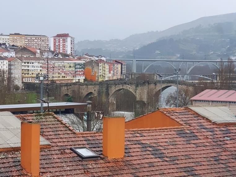 Vista exterior de Dúplex en venda en Ourense Capital  amb Calefacció, Parquet i Balcó