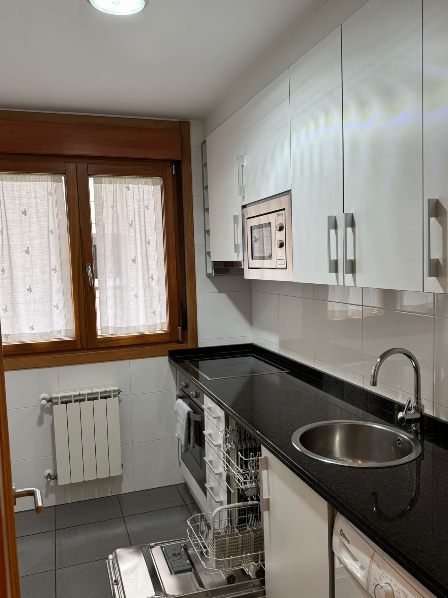 Cuina de Pis de lloguer en Gijón  amb Calefacció, Parquet i Traster