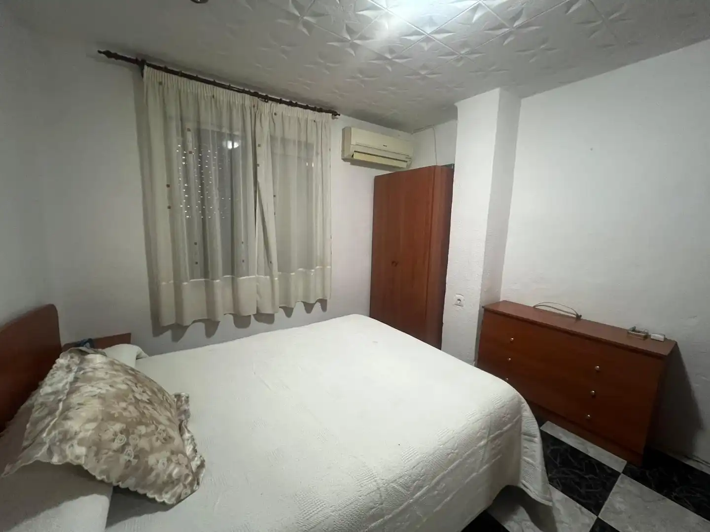 Habitación de Piso de alquiler en Granada con Amueblado y Balcón