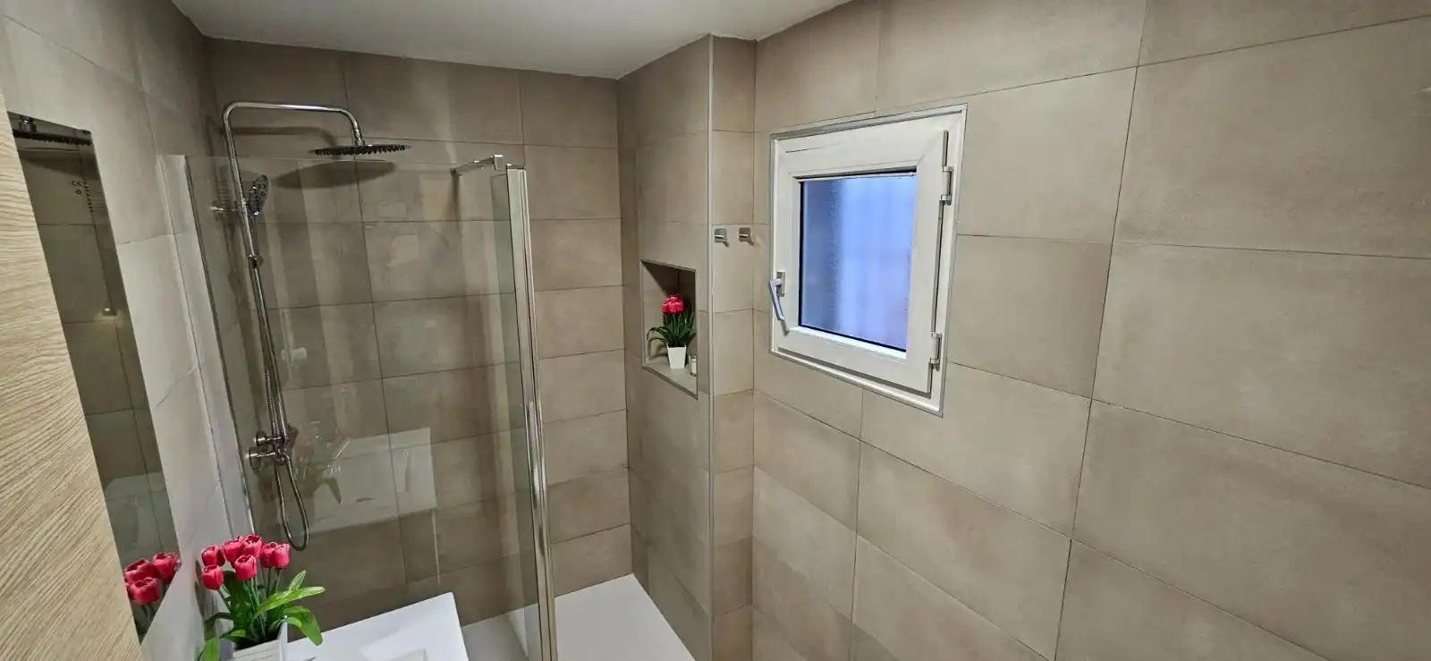 Bathroom of Detached homes for rent in Granada