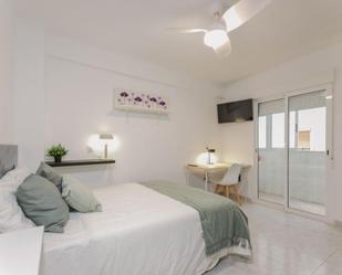 Dormitori de Apartament per a compartir en  Valencia Capital amb Balcó