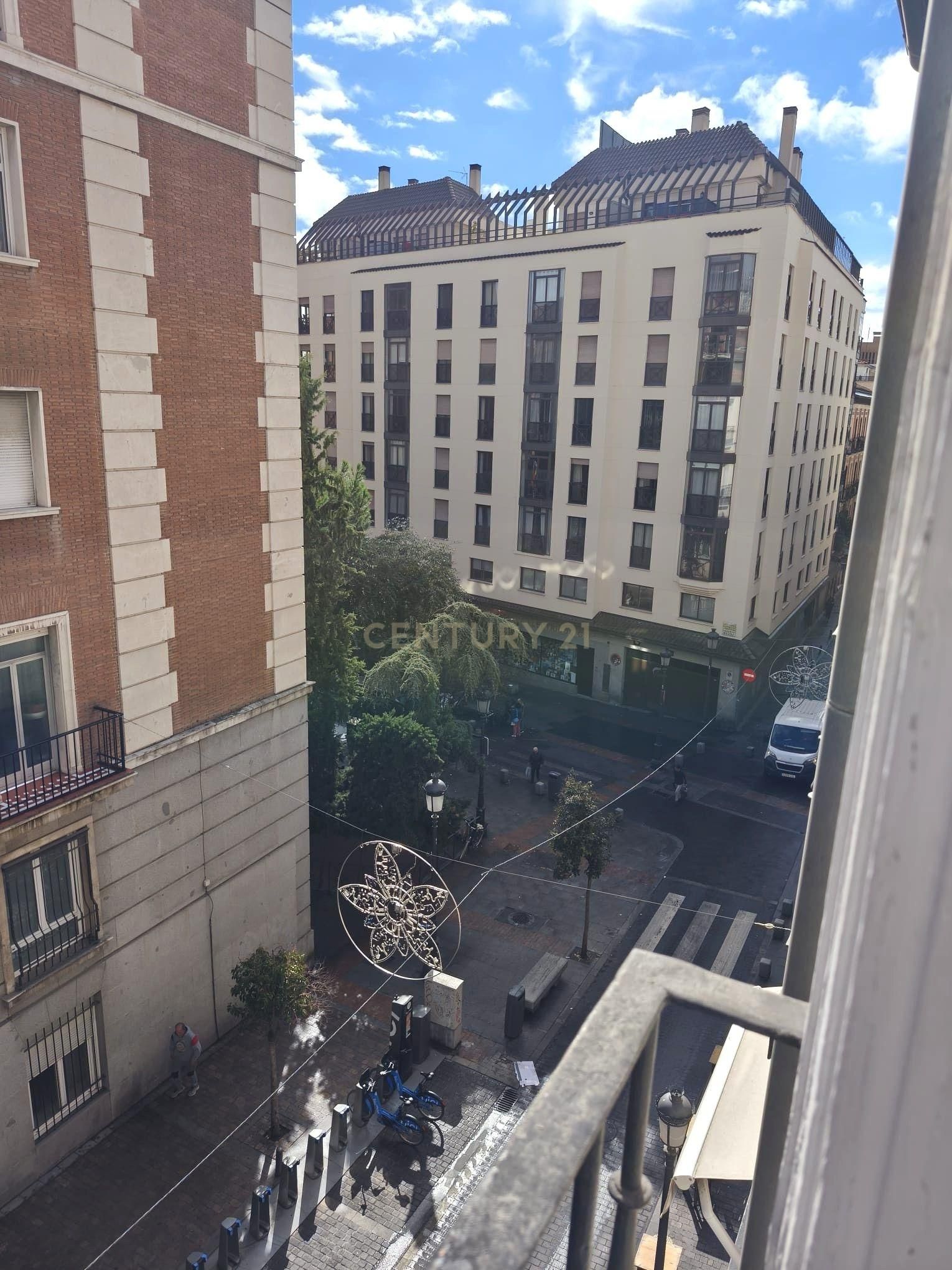 Flat to rent in Calle de Jesús, 6, 28014 Madrid, Spain, 6, Cortes - Huertas, Centro