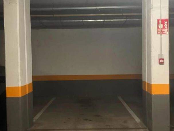 Garaje en Alquiler en Calle la Safor, 5 en Ciutat del Transport - La Salera