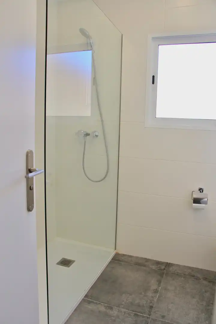 Badezimmer von Wohnungen zur Miete in Alfara del Patriarca mit Klimaanlage, Heizung und Möbliert