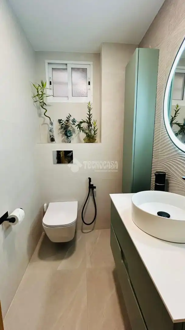 Baño de Piso en venta en Madrid con Aire acondicionado, Calefacción y Jardín privado