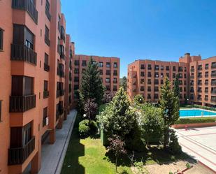 Vista exterior de Pis de lloguer en  Madrid Capital amb Aire condicionat, Calefacció i Jardí privat