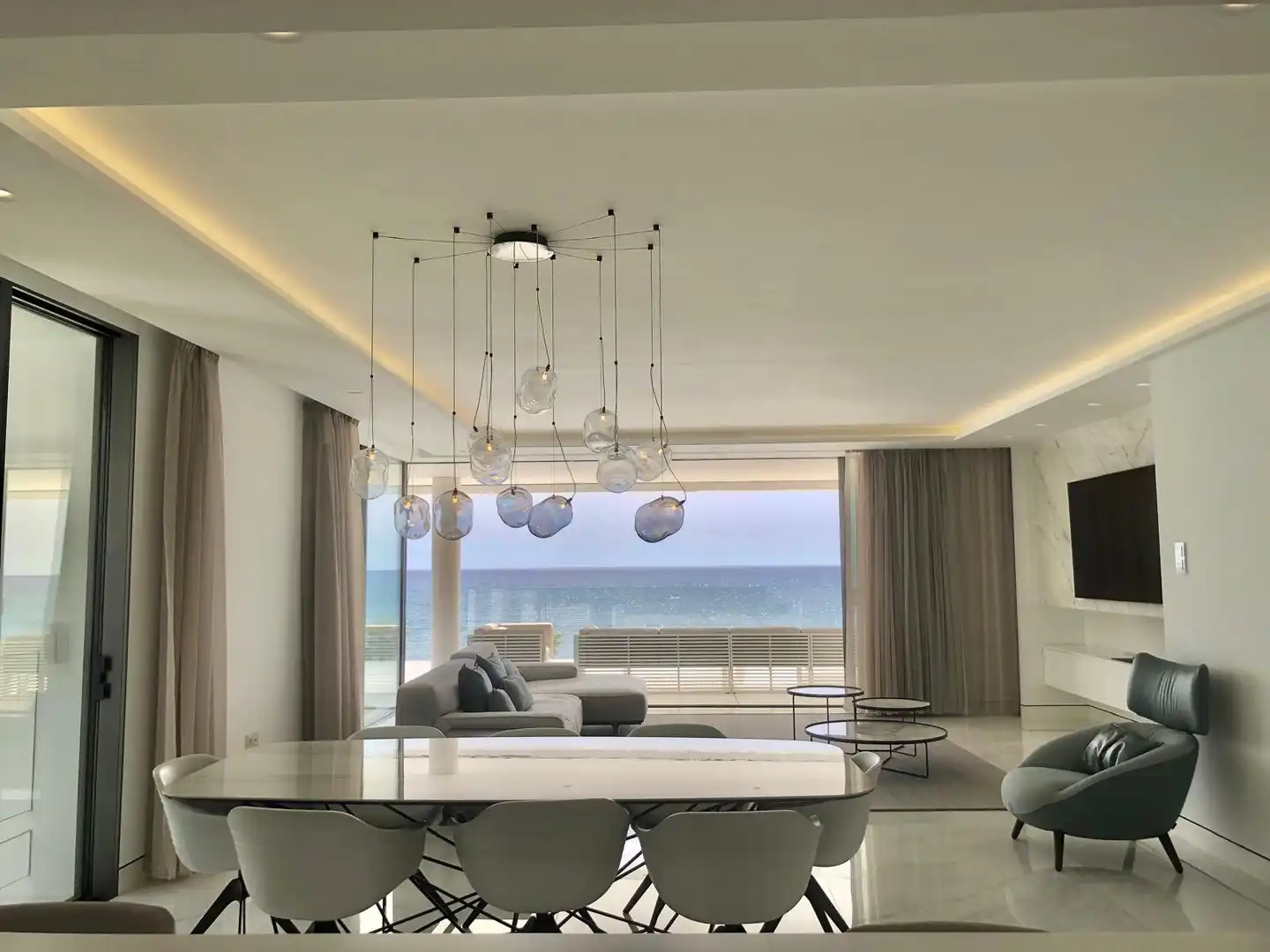Sala d'estar de Pis en venda en Estepona amb Aire condicionat, Terrassa i Traster