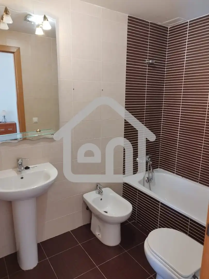 Casa adosada en venta en Calle Bodega, Requena