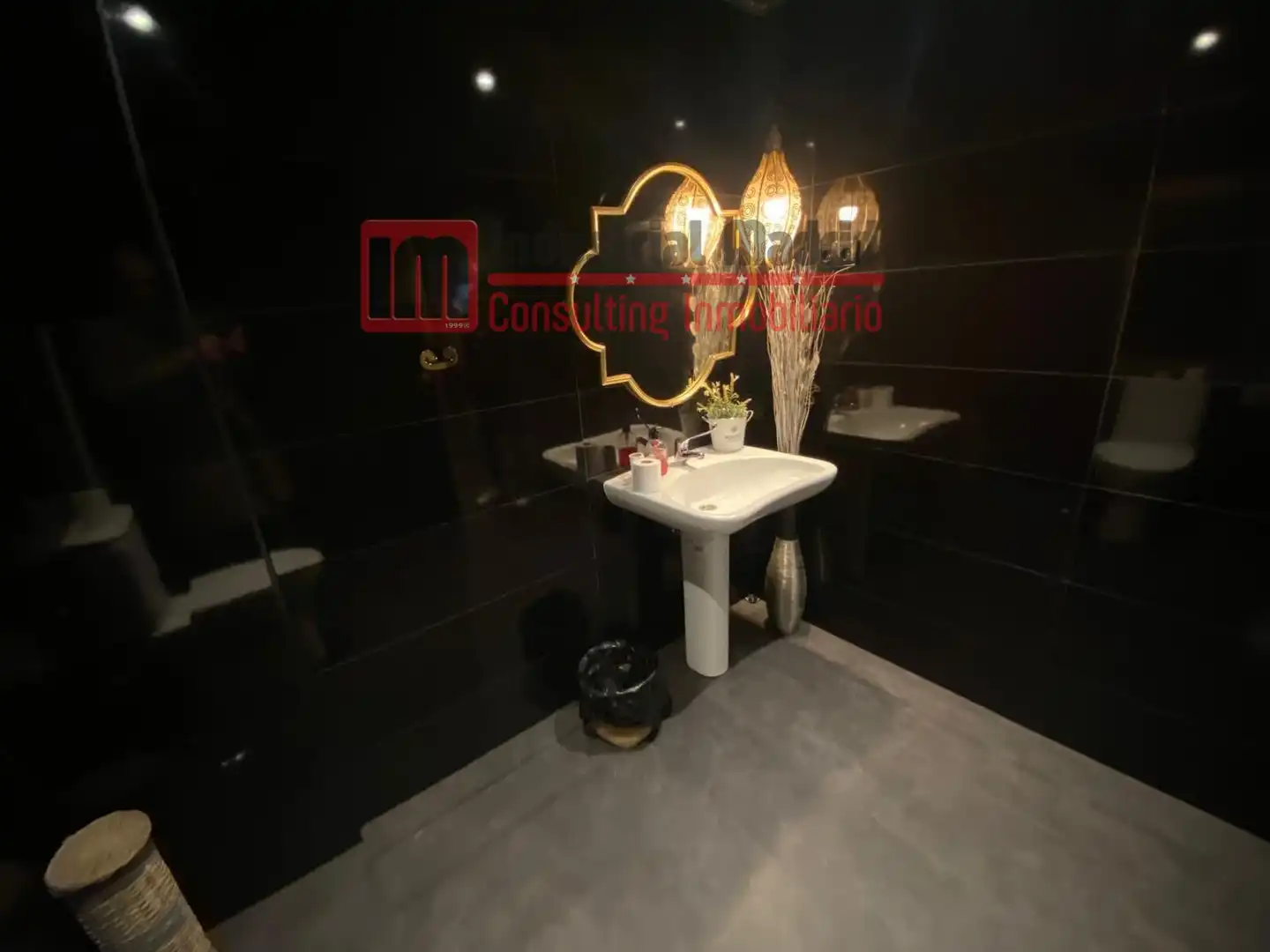 Badezimmer von Geschaftsraum zum Verkauf in Madrid