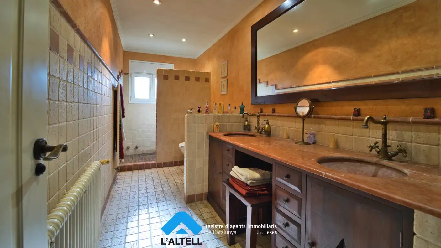 Bathroom of Houses for sale in L'Ametlla del Vallès  with Air Conditioner, Heating and Private garden