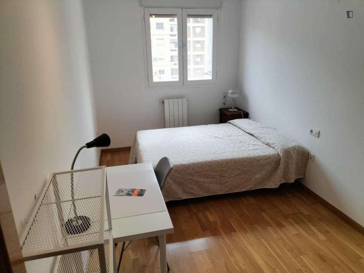 Habitación de Apartamento para compartir en  Valencia Capital con Calefacción, Amueblado y Horno